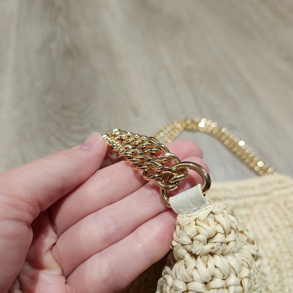 Covertible raffia shoulder/crossbody purse with gold chain - Picture 8 of 12